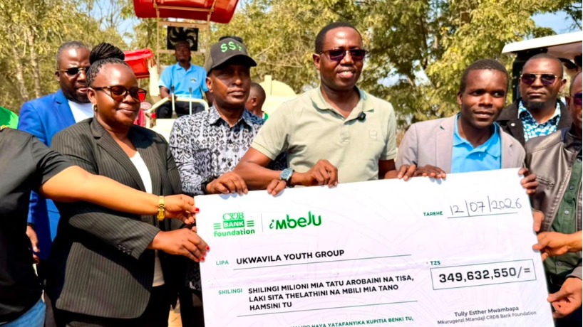 WAZIRI NANAUKA AKABIDHI MILIONI 349/- KWA VIJANA MBARALI KUPITIA PROGRAMU YA BILIONI 200