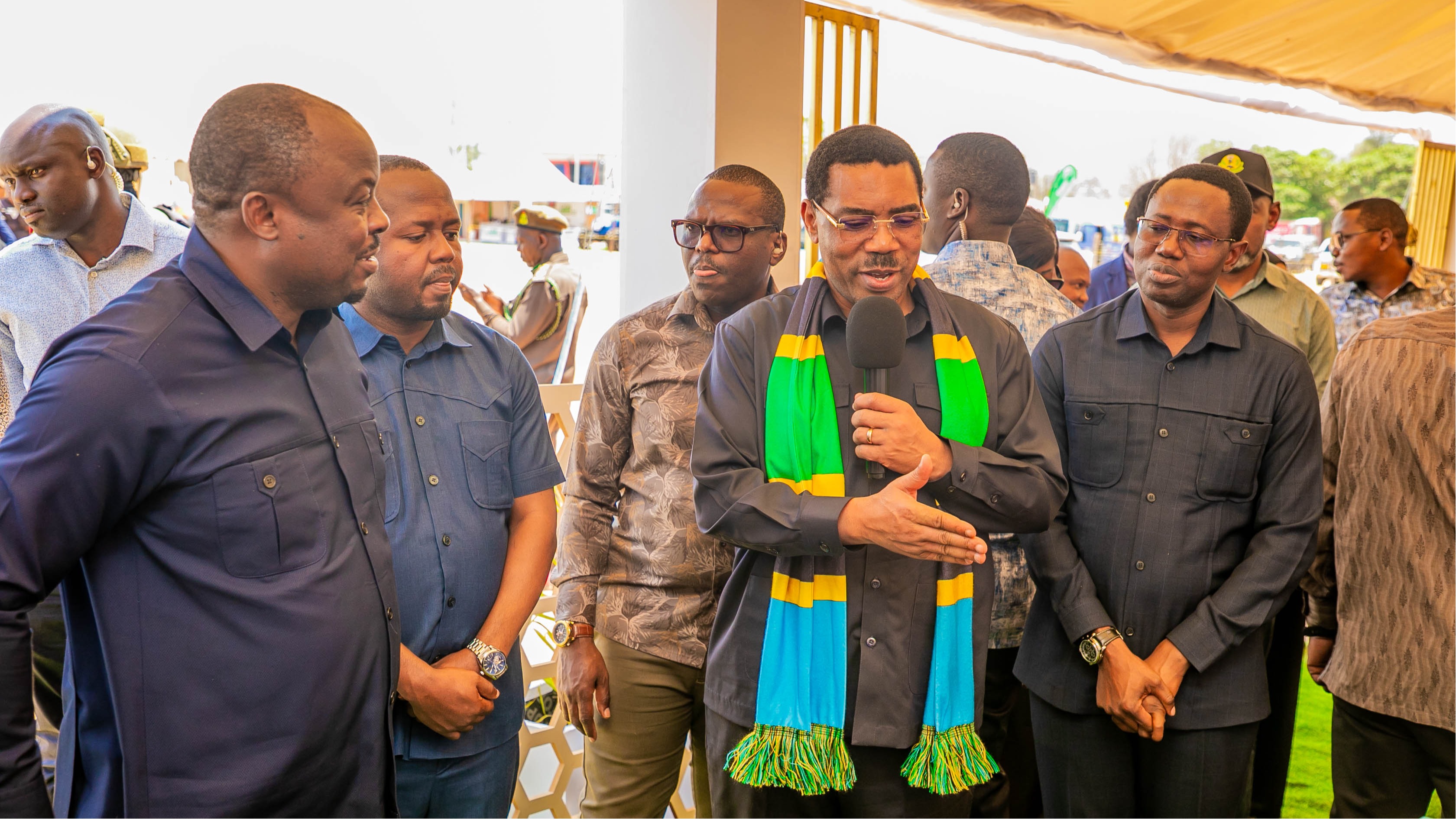 WAZIRI MKUU AWATAKA VIJANA KUTUMIA BUNIFU KUTATUA CHANGAMOTO ZA TAIFA